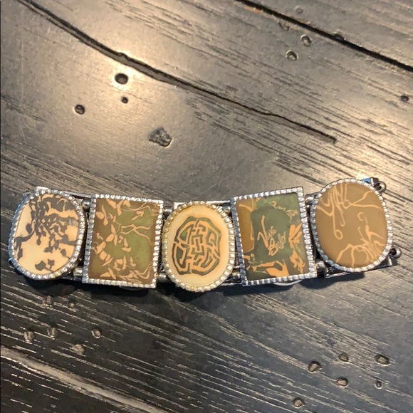 Cameo-Like Style Bracelet - Picture 7 of 7